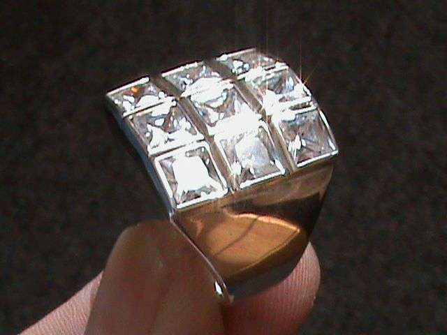9 WHITE CUBIC ZIRCONIA STONE RING IN STERLING SILVER...SIZE S 1/2
