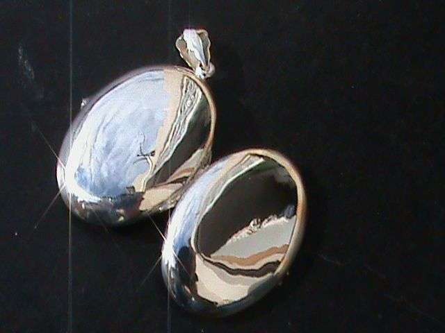LARGE OVAL LOCKET IN STERLING SILVER