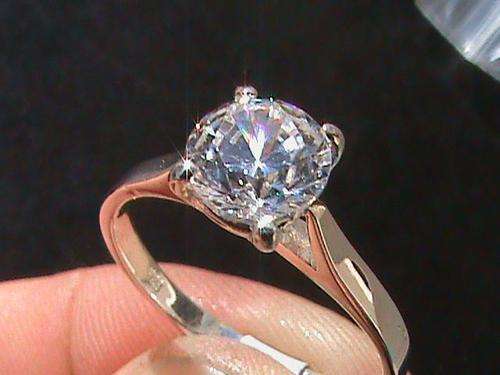WHITE CUBIC ZIRCONIA ENGAGEMENT RING IN STERLING SILVER. SIZE Q1/2