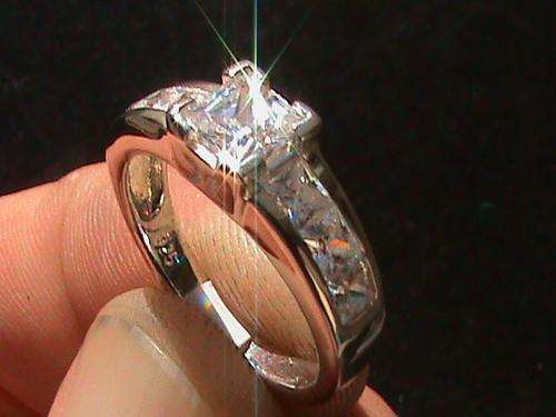 WHITE CUBIC ZIRCONIA ENGAGEMENT RING IN STERLING SILVER. SIZE N