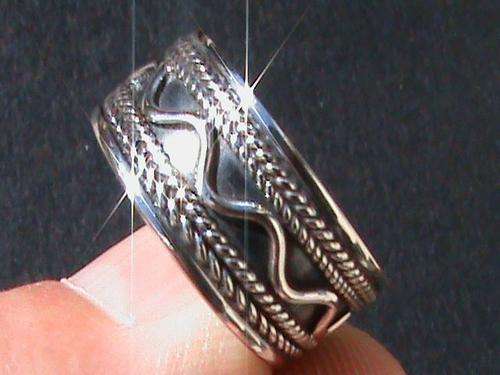 STERLING SILVER MENS RING. SIZE V