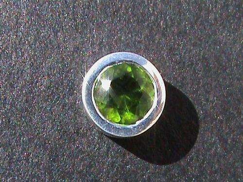 GREEN CUBIC ZIRCONIA PENDANT....SOLID STERLING SILVER