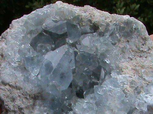 CELESTITE CRYSTAL CLUSTER....867 GRAMS