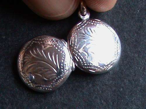 SOLID STERLING SILVER LOCKET