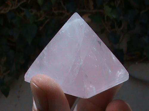 ROSE QUARTZ PYRAMID.....  GOOD PINK COLOUR