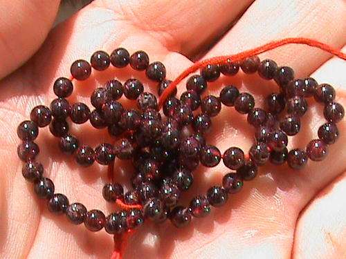 GARNET GEMSTONE BEADS.  + - 3.6 MM ROUND, PRICE FOR STRING .  36 CM LONG