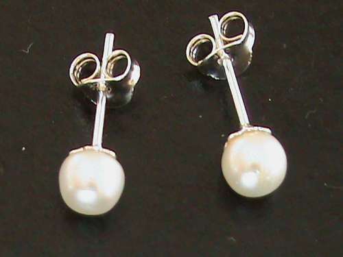 NATURAL PEARL STUD EARRINGS IN SOLID STERLING SILVER.   5 MM ROUND