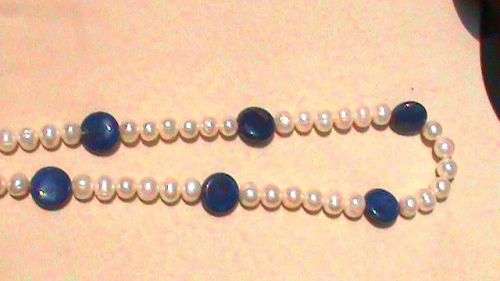 FRESHWATER PEARL, AND LAPIS LAZULI GEMSTONE NECKLACE.  MAGNETIC CLASP.  49 CM LONG