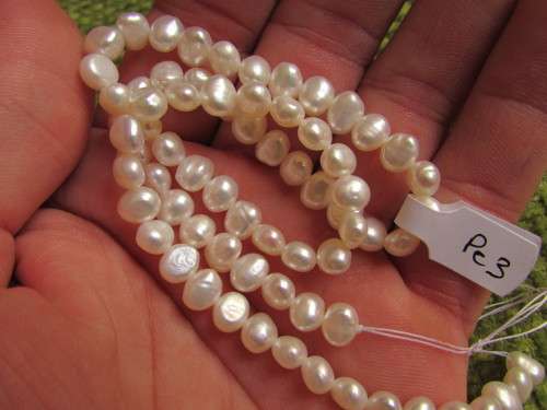 WHITE FRESH WATER PEARLS.  6 - 7 MM.   40 CM LONG STRING