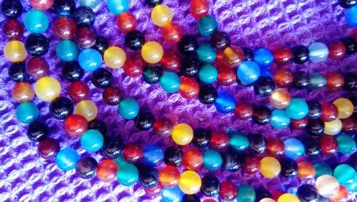 MIX AGATE GEMSTONE BEADS.  38.5 CM LONG STRING.  6 MM ROUND BEADS.