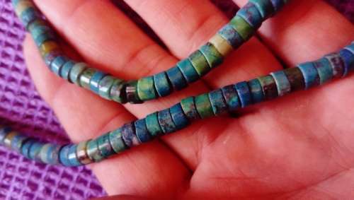 CHRYSOCOLLA GEMSTONE NECKLACE.  48 CM LONG.  GENUINE STONE.