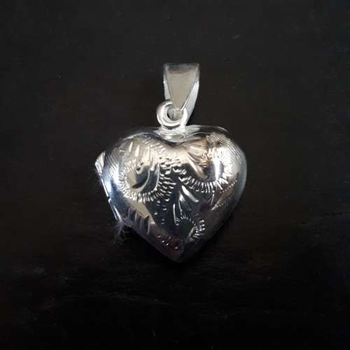 SOLID STERLING SILVER HEART SHAPE LOCKET
