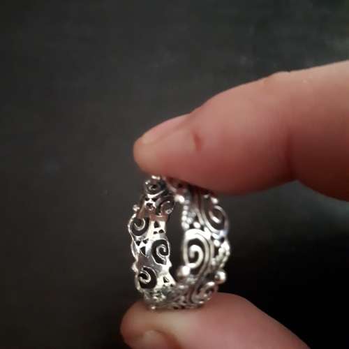 SOLID STERLING SILVER FILIGREE RING.