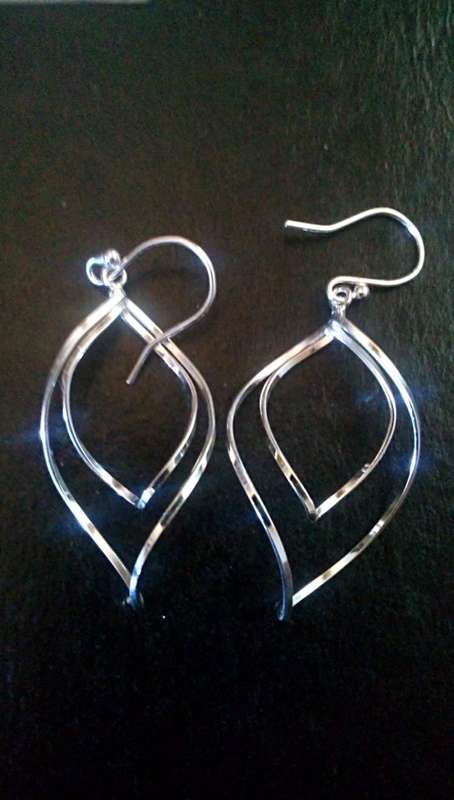 SOLID STERLING SILVER EARRINGS.