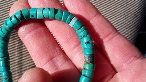 TURQOISE GEMSTONE BRACELET.  ON ELASTIC.