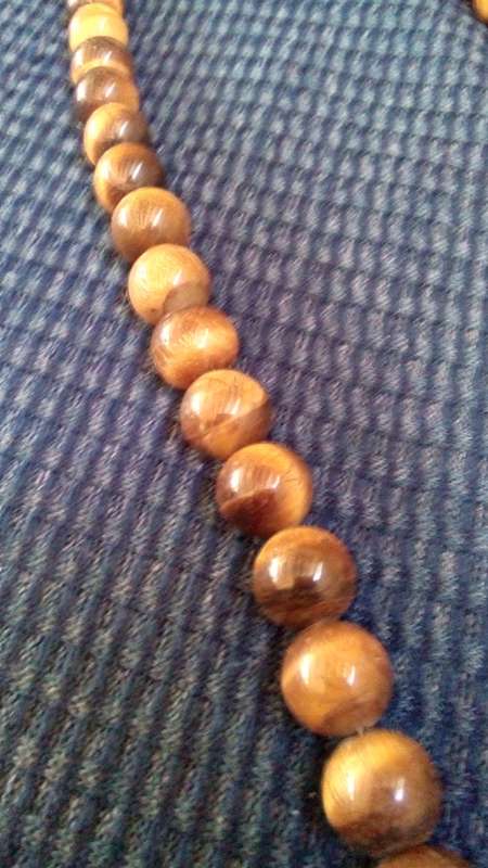 GOLDEN TIGERS EYE GEMSTONE NECKLACE.  60 CM LONG X 10.3 MM ROUND BEADS. MAGNETIC CLASPP