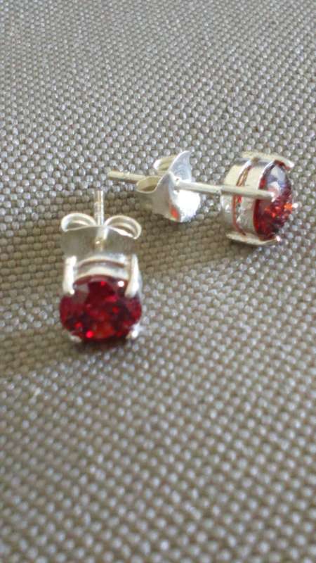 GARNET RED CZ STUD EARRINGS IN SOLID STERLING SILVER.  6 MM ROUND.