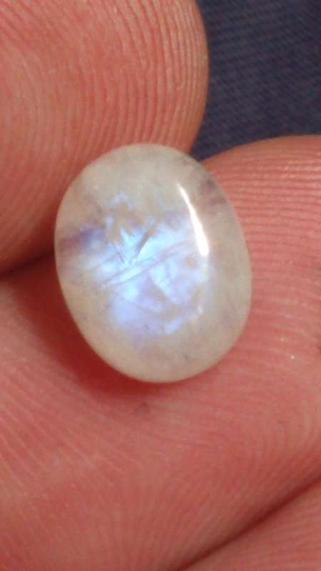 MOONSTONE CABOCHON.  10 MM X 8 MM .  3 CT