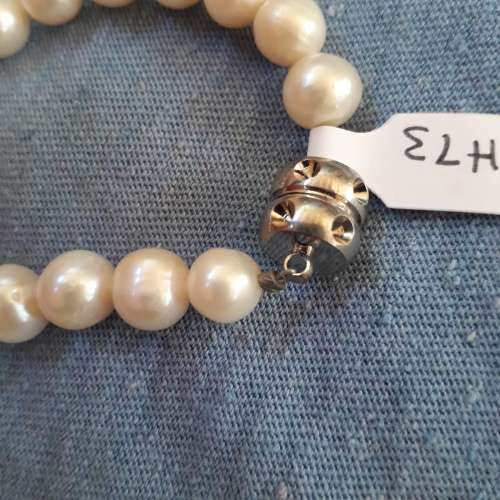 FRESHWATER PEARL NECKLACE.  8 MM ROUND WHITE PEARLS.  51 CM LONG.  MAGNETIC CLASP