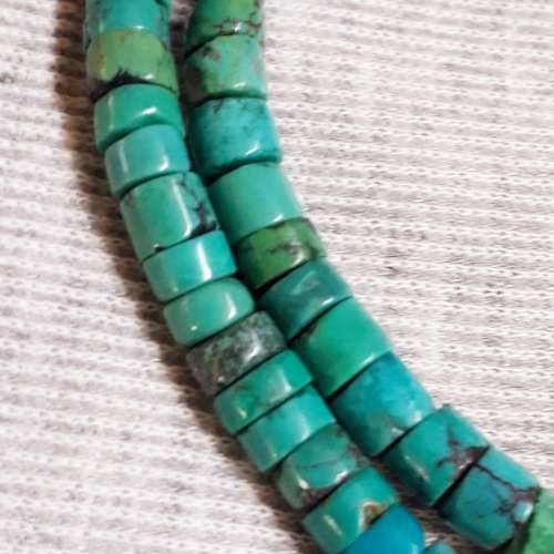 NATURAL TURQUIOSE GEMSTONE NECKLACE.   45 CM LONG.  MAGNETIC CLASP.  6MM BEADS.