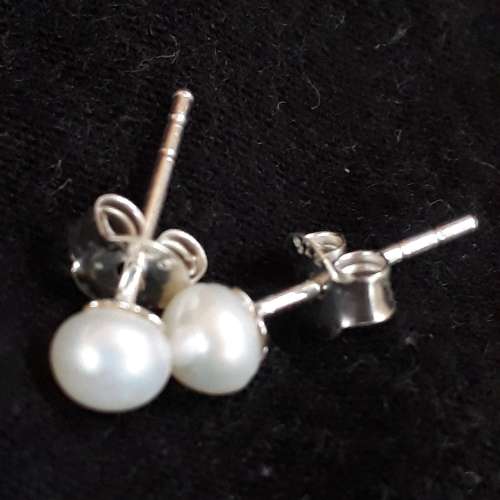 WHITE FRESHWATER PEARL STUDS IN SOLID STERLING SILVER.  4.5 MM ROUND.