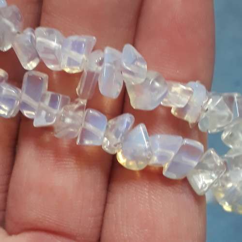 OPALITE GEMSTONE NECKLACE. 43 CM LONG .  METAL LOBSTER CLASP