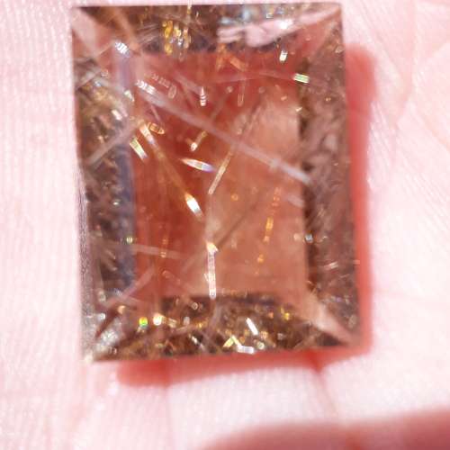 LARGE FACETED GOLDEN RUTILE QUARTZ GEMSTONE.  15.5 CT.