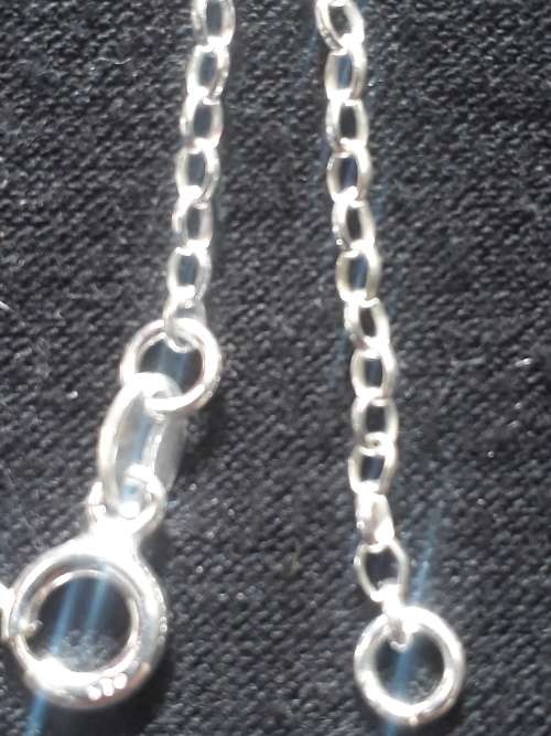 SOLID STERLING SILVER CHAIN.   50 CM LONG.