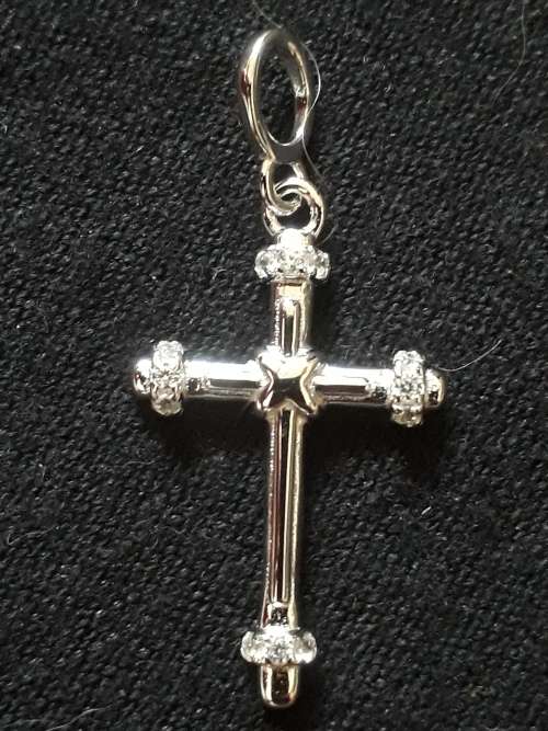 SOLID STERLING SILVER CROSS PENDANT.