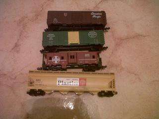 4 X N SCALE WAGONS