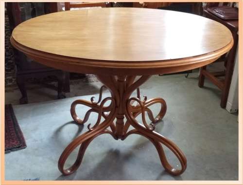 ANTIQUE BENTWOOD OVAL TABLE