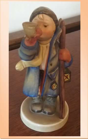 VINTAGE GOEBEL HUMMEL - Hear Ye, Hear Ye 15/2/0 Town Crier