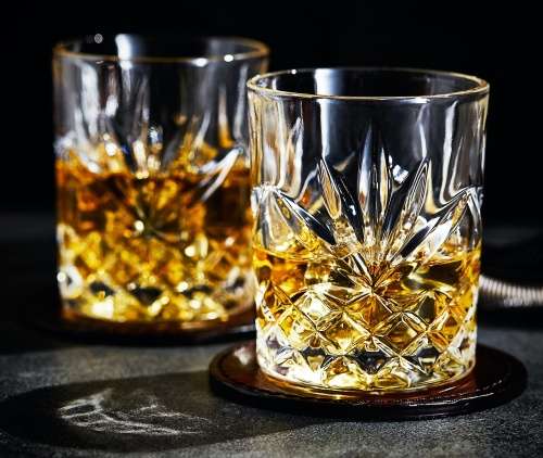 Brand New 7 Piece Clear Diamond Cut Style Whiskey Decanter with Glasses Set