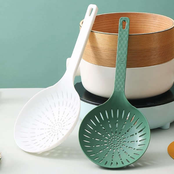 Durable Plastic Colander Food Sieve Filter Strainer with Sturdy Handle (Random Colour)