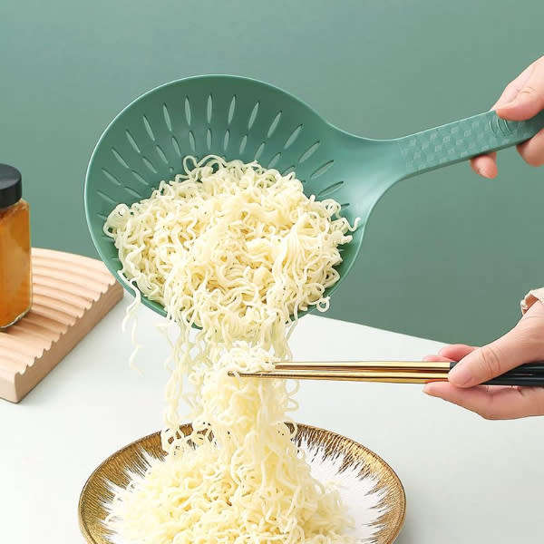 Durable Plastic Colander Food Sieve Filter Strainer with Sturdy Handle (Random Colour)