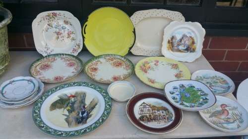 A Mixed Selection of 16 Porcelain Plates