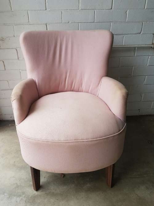 Pretty in Pink ! A Dainty Pink Boudoir Chair
