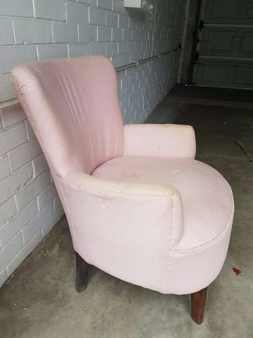 Pretty in Pink ! A Dainty Pink Boudoir Chair