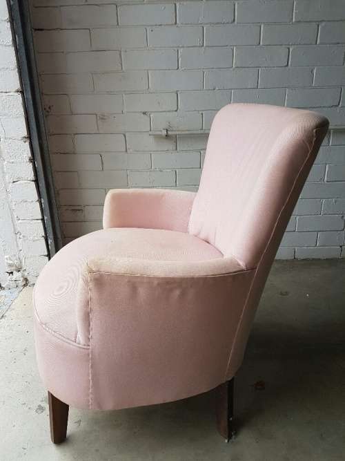 Pretty in Pink ! A Dainty Pink Boudoir Chair