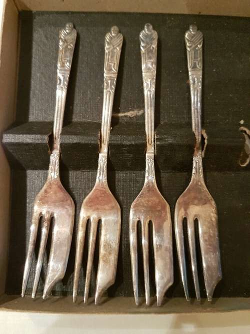 An Assortment of Silver Plated CoffeeSpoons and 4 Cake Forks: Emess Plate, Elwezetta Plateand epns