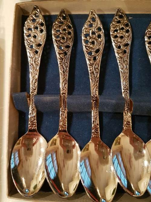 An Assortment of Silver Plated CoffeeSpoons and 4 Cake Forks: Emess Plate, Elwezetta Plateand epns