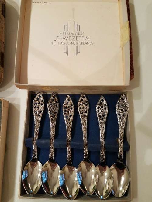 An Assortment of Silver Plated CoffeeSpoons and 4 Cake Forks: Emess Plate, Elwezetta Plateand epns
