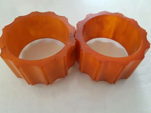 FOR LIZ ONL Collection of 8 Vintage Bakelite Napkin Rings: 2 Bird 2Scottie dogs ,2 plain and 2others