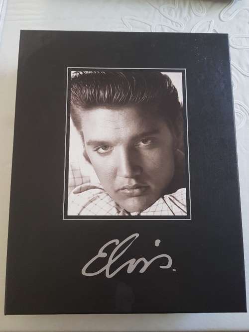Elvis Presley Signature Product Memorabilia Box DeAGOSTINI and Contents