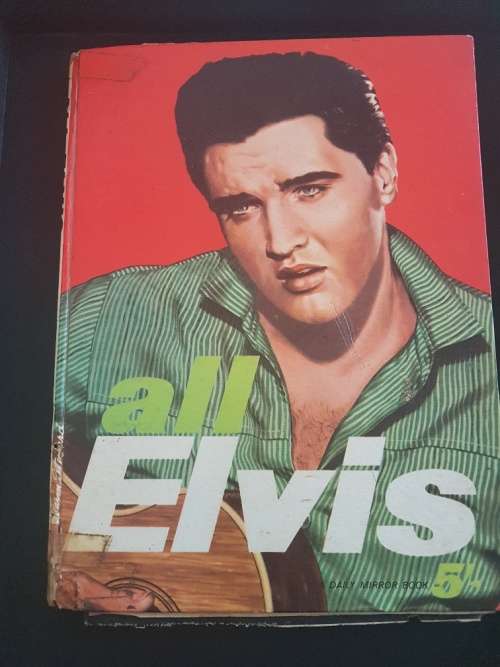 Elvis Presley Signature Product Memorabilia Box DeAGOSTINI and Contents