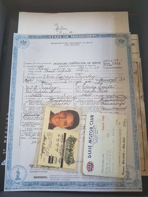 Elvis Presley Signature Product Memorabilia Box DeAGOSTINI and Contents