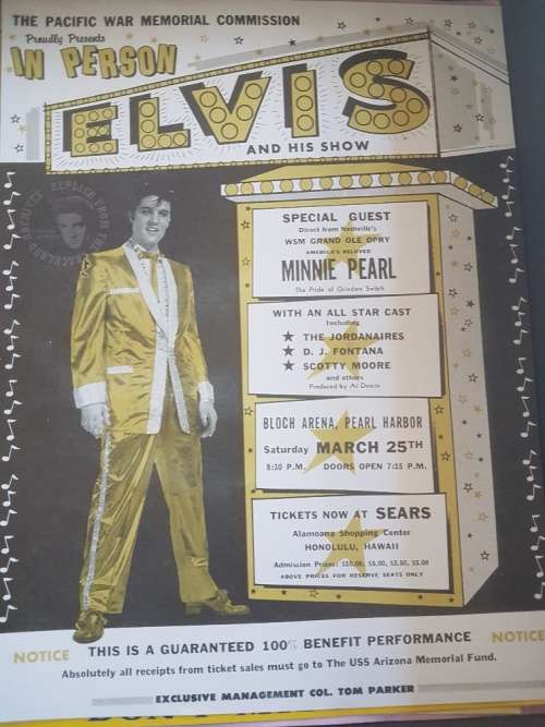 Elvis Presley Signature Product Memorabilia Box DeAGOSTINI and Contents