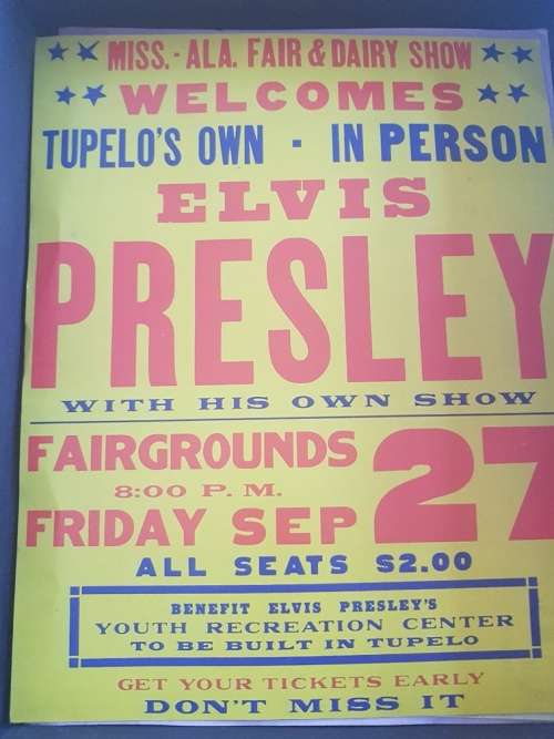 Elvis Presley Signature Product Memorabilia Box DeAGOSTINI and Contents