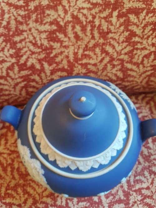Wedgwood Blue Jaspar Lidded Urn : note wear to applied figures