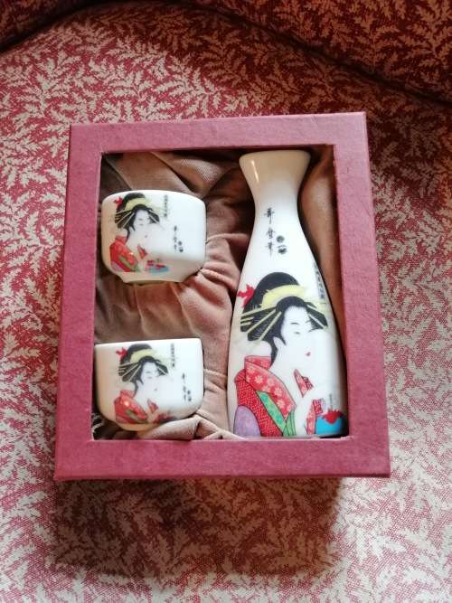 Japanese Boxed Sake Set 1 Bottle and 2 Cup